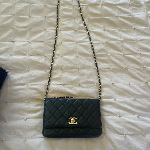 Chanel lamb skin quilted wallet on chain - Picture 2 of 6